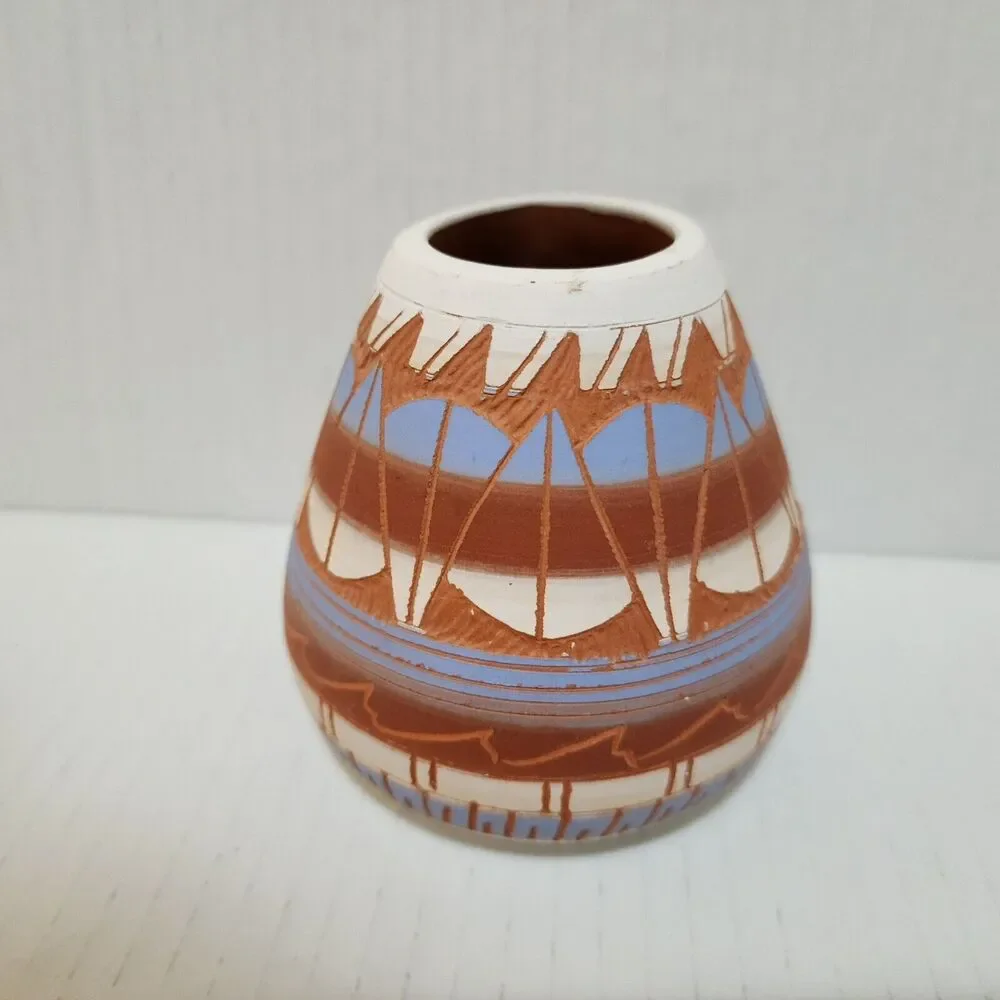 Navajo Native American Etched Pottery Vase Pot Brown Blue White 3.5 Signed Ella